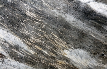 Harmaata kelonpintaa