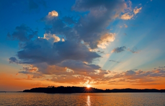 Iltapilvet ja auringonlasku
