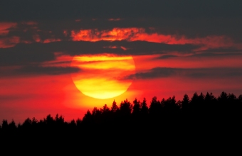 Puulan aurinko laskee